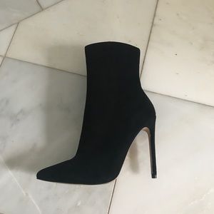 Steve Madden Black Suede Wagner Ankle Bootie Sz 8